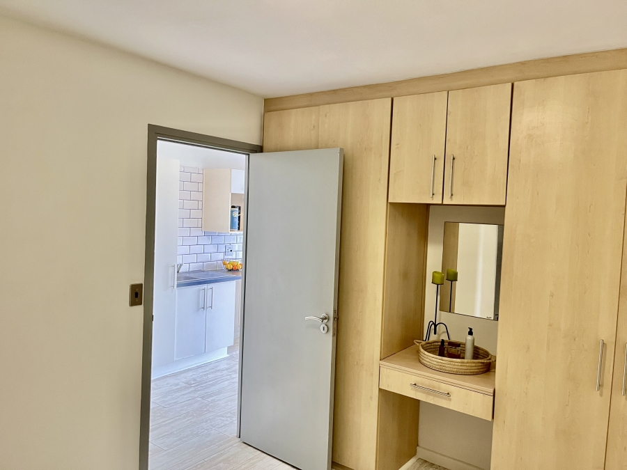 1 Bedroom Property for Sale in Zonnebloem Western Cape